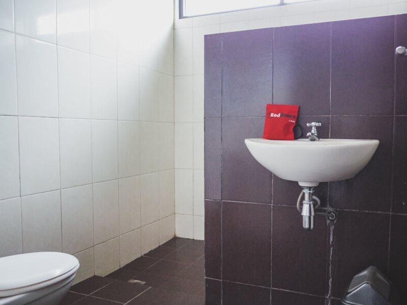 Reddoorz Near Taman Kota Lapang Merdeka Sukabumi Exterior photo