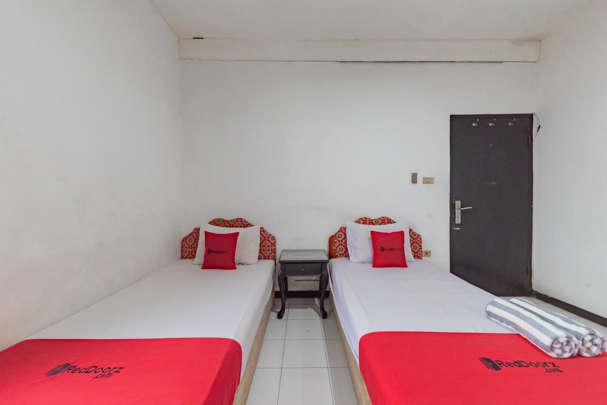 Reddoorz Near Taman Kota Lapang Merdeka Sukabumi Hotel Exterior photo