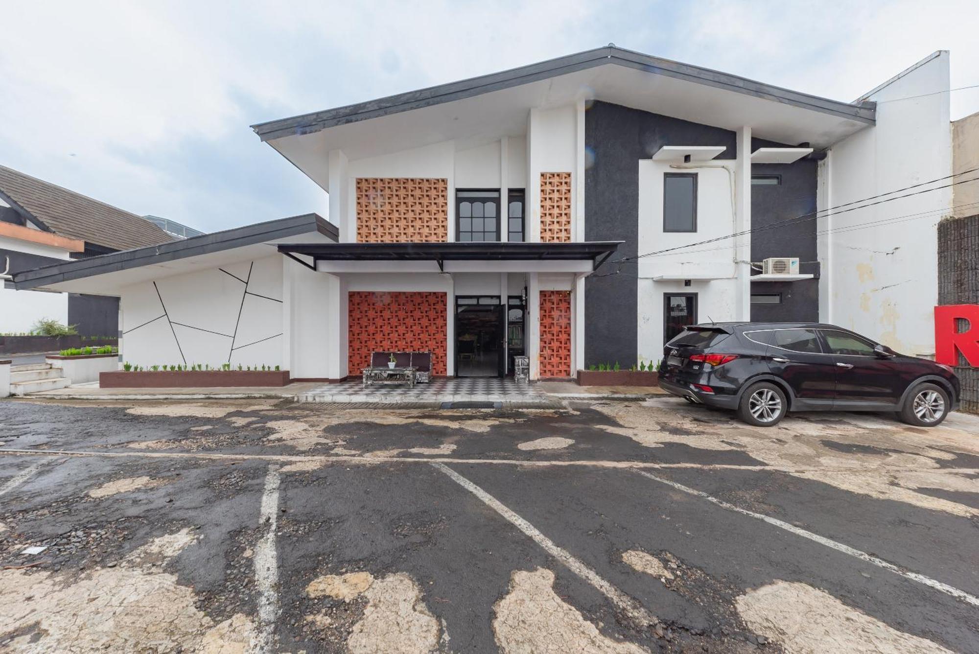 Reddoorz Near Taman Kota Lapang Merdeka Sukabumi Hotel Exterior photo