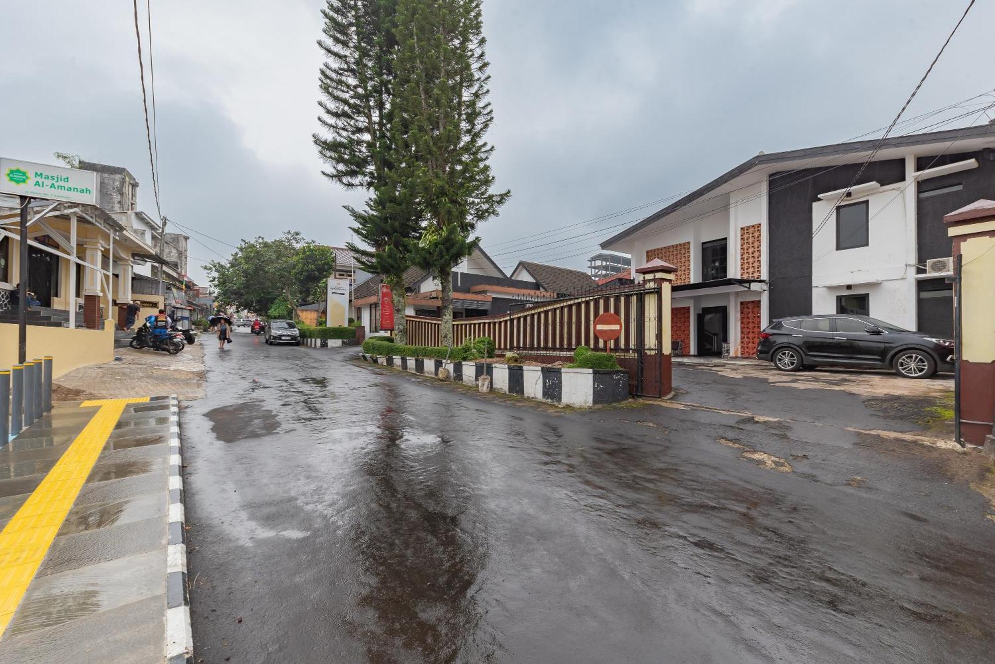 Reddoorz Near Taman Kota Lapang Merdeka Sukabumi Hotel Exterior photo