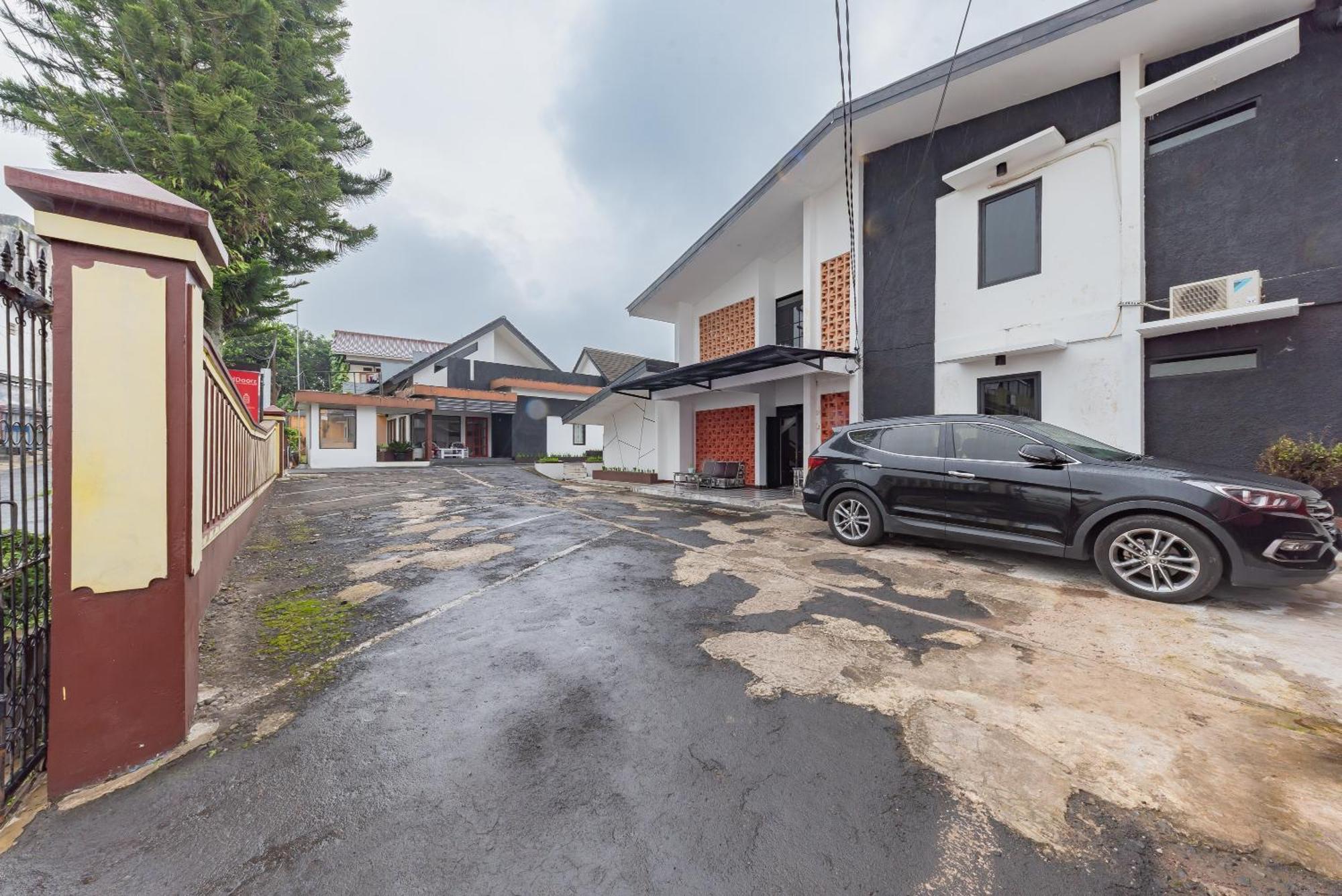 Reddoorz Near Taman Kota Lapang Merdeka Sukabumi Hotel Exterior photo