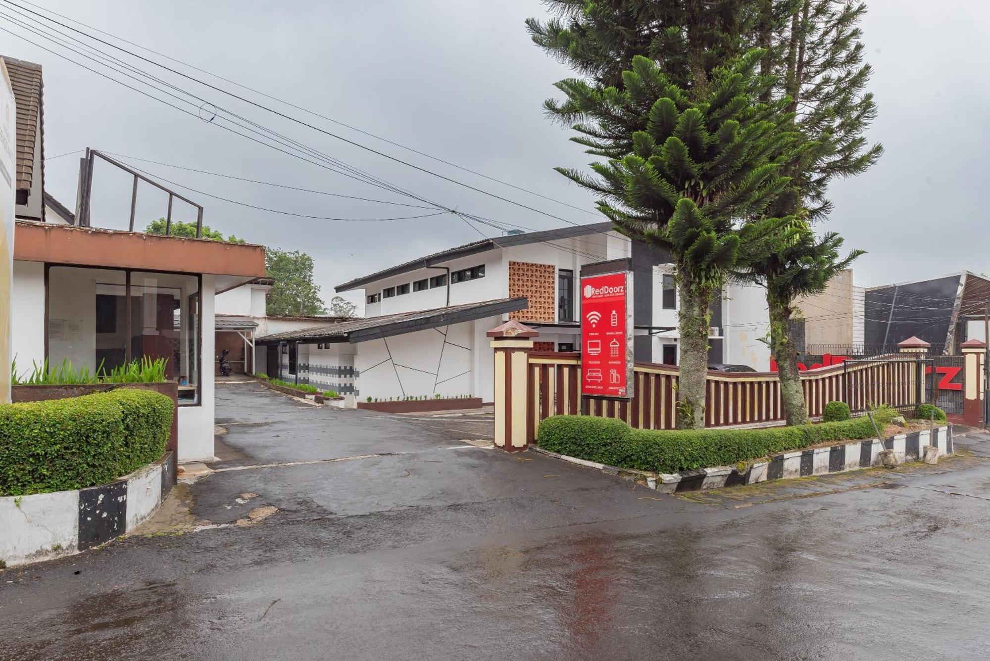 Reddoorz Near Taman Kota Lapang Merdeka Sukabumi Exterior photo